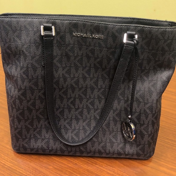 Michael Kors Morgan Medium Logo Tote - Picture 8 of 8